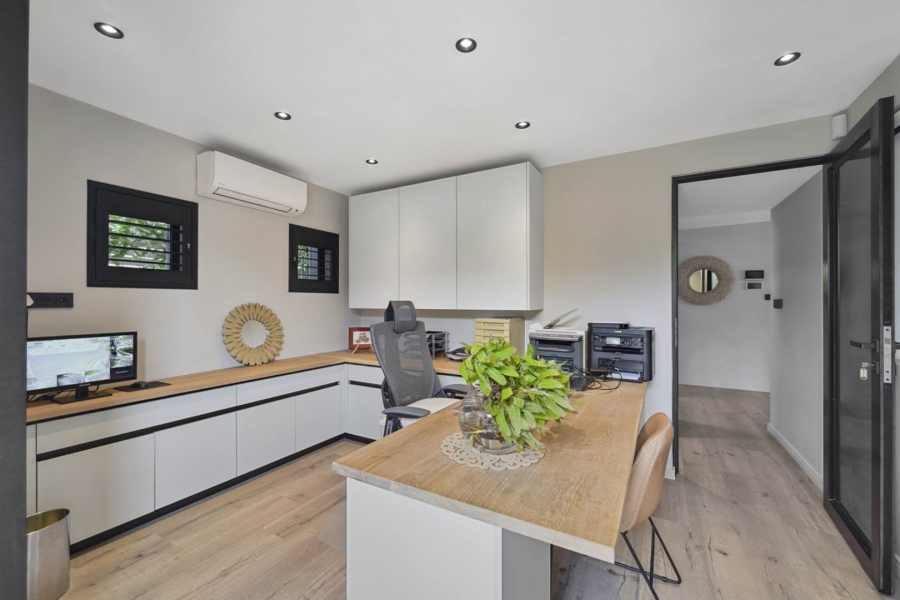 5 Bedroom Property for Sale in Bakoven Western Cape